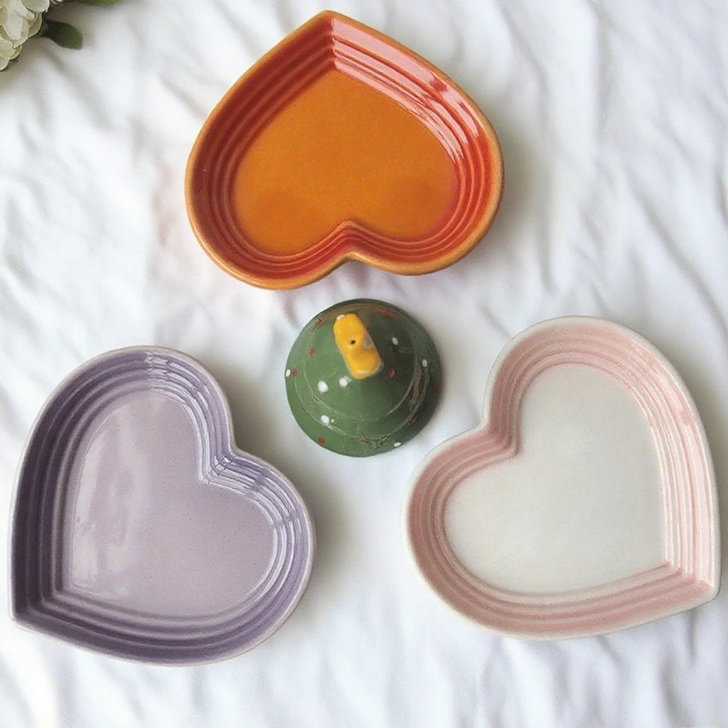 Ceramic Heart-Shaped Food Dish - 1ct