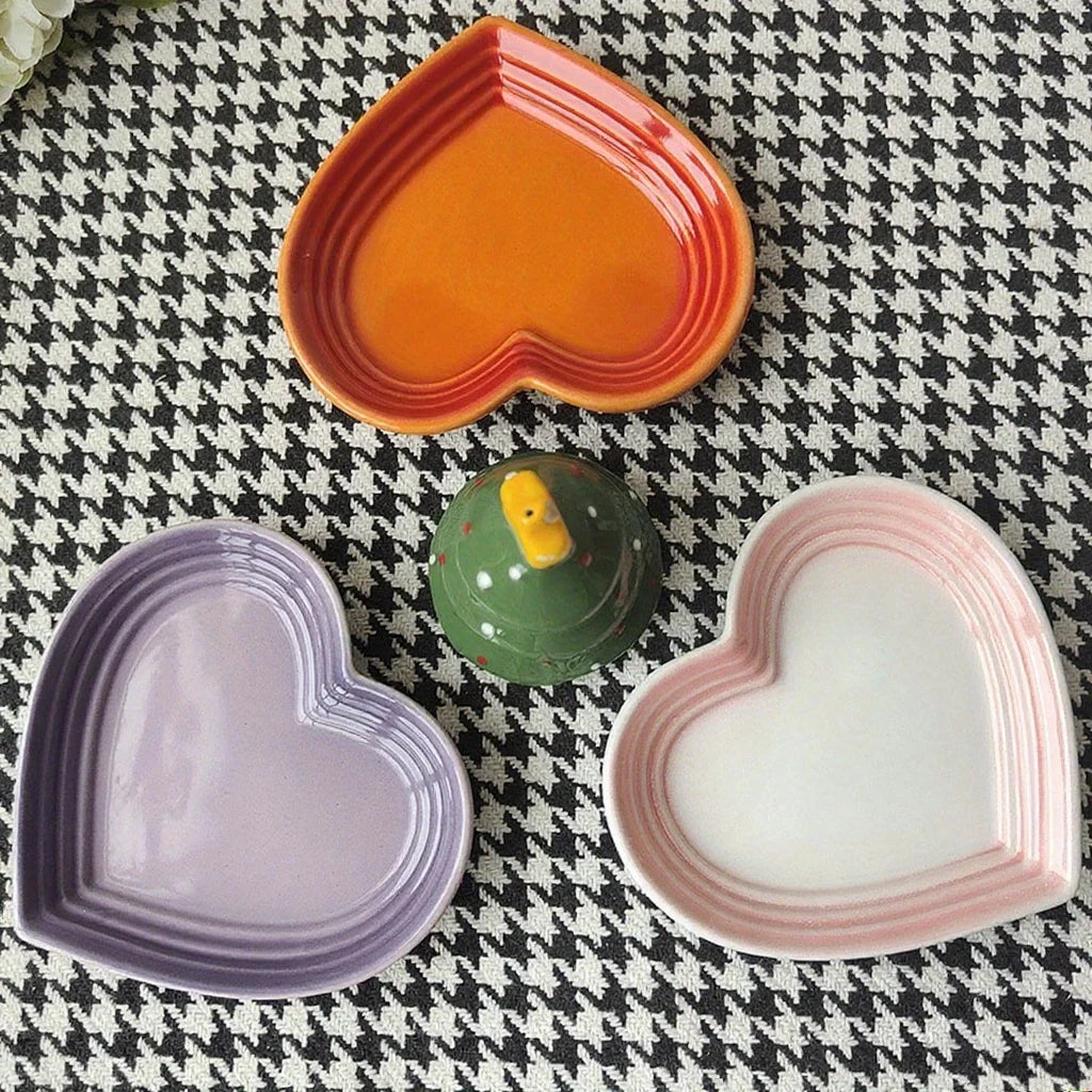 Ceramic Heart-Shaped Food Dish - 1ct