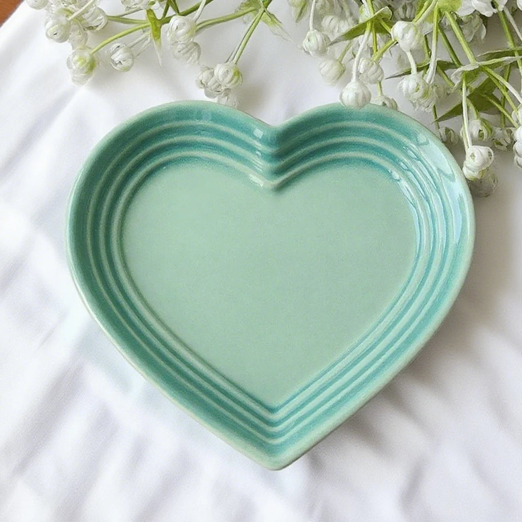 Ceramic Heart-Shaped Food Dish - 1ct