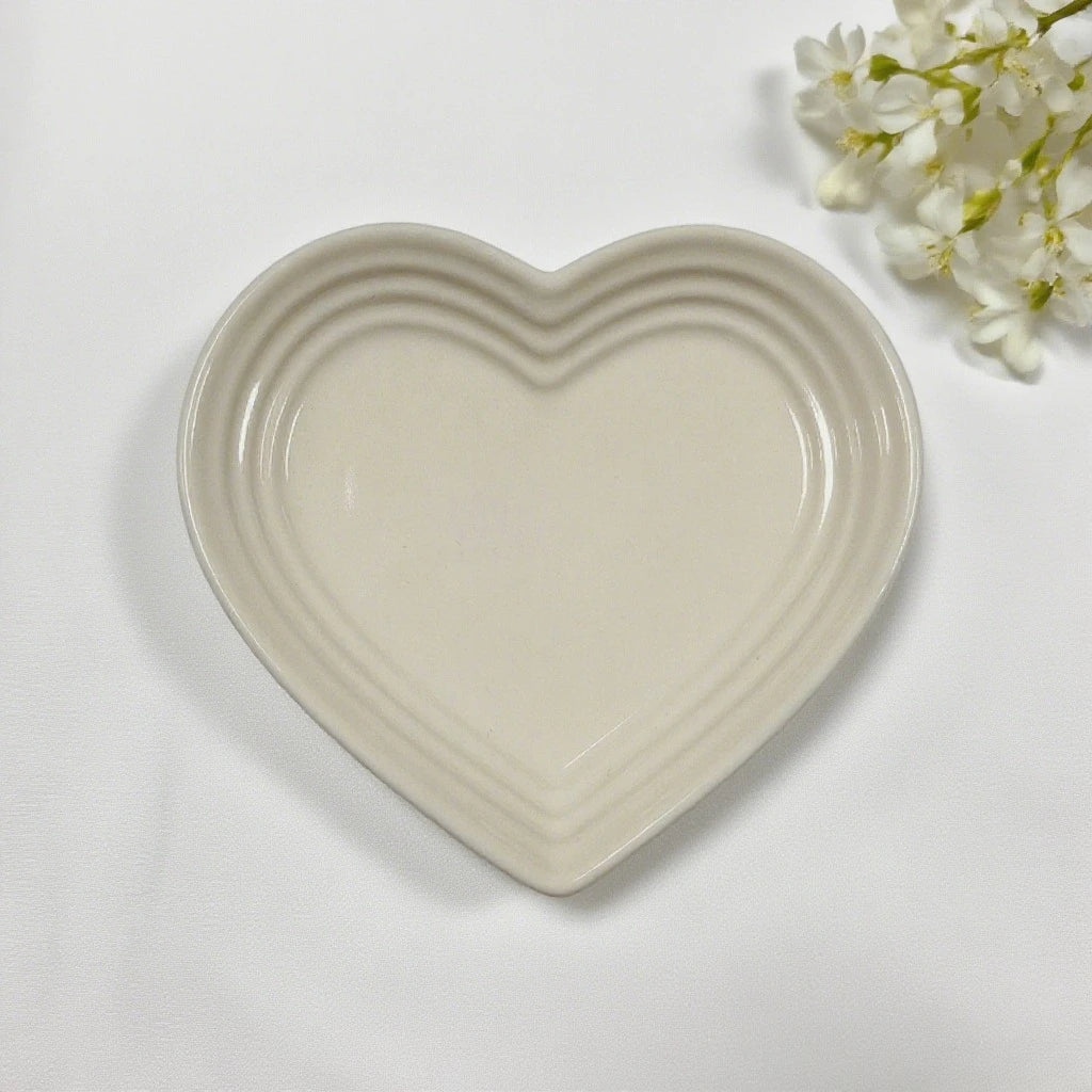 Ceramic Heart-Shaped Food Dish - 1ct